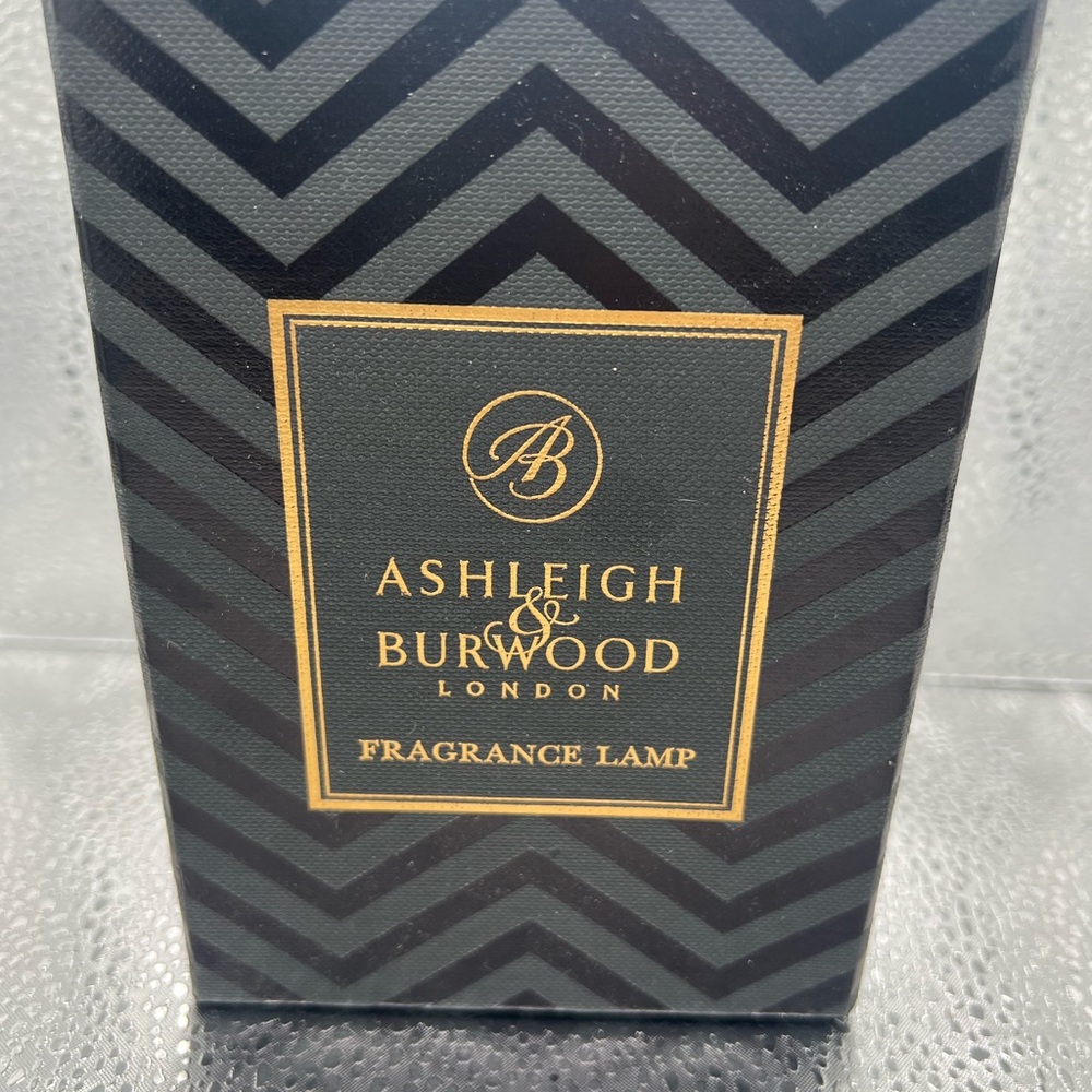Ashleigh and Burwood glass Fragrance Lamp